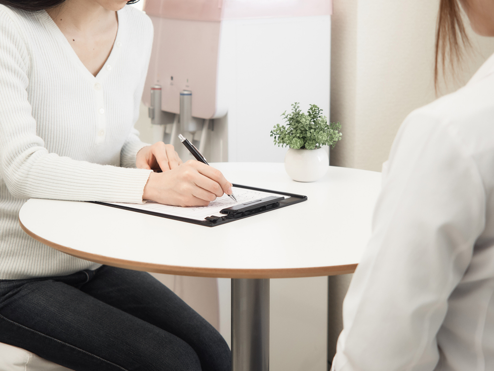 美容室におけるカルテの役割とは？美容師が書くべき項目や集客力をアップする書き方を解説 | キレイビズメディア