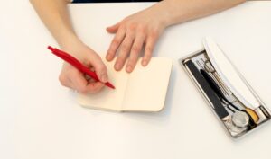 ネイリストになるには？目指し方や学校の選び方、資格などを徹底解説