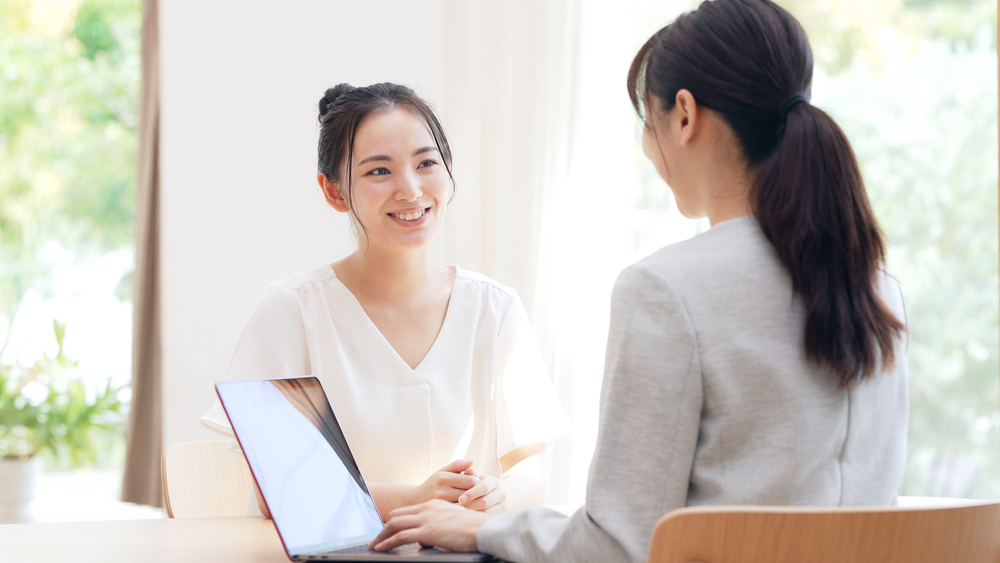 ネイリストの面接対策ガイド｜採用される志望動機・服装・逆質問まで徹底解説 | キレイビズメディア